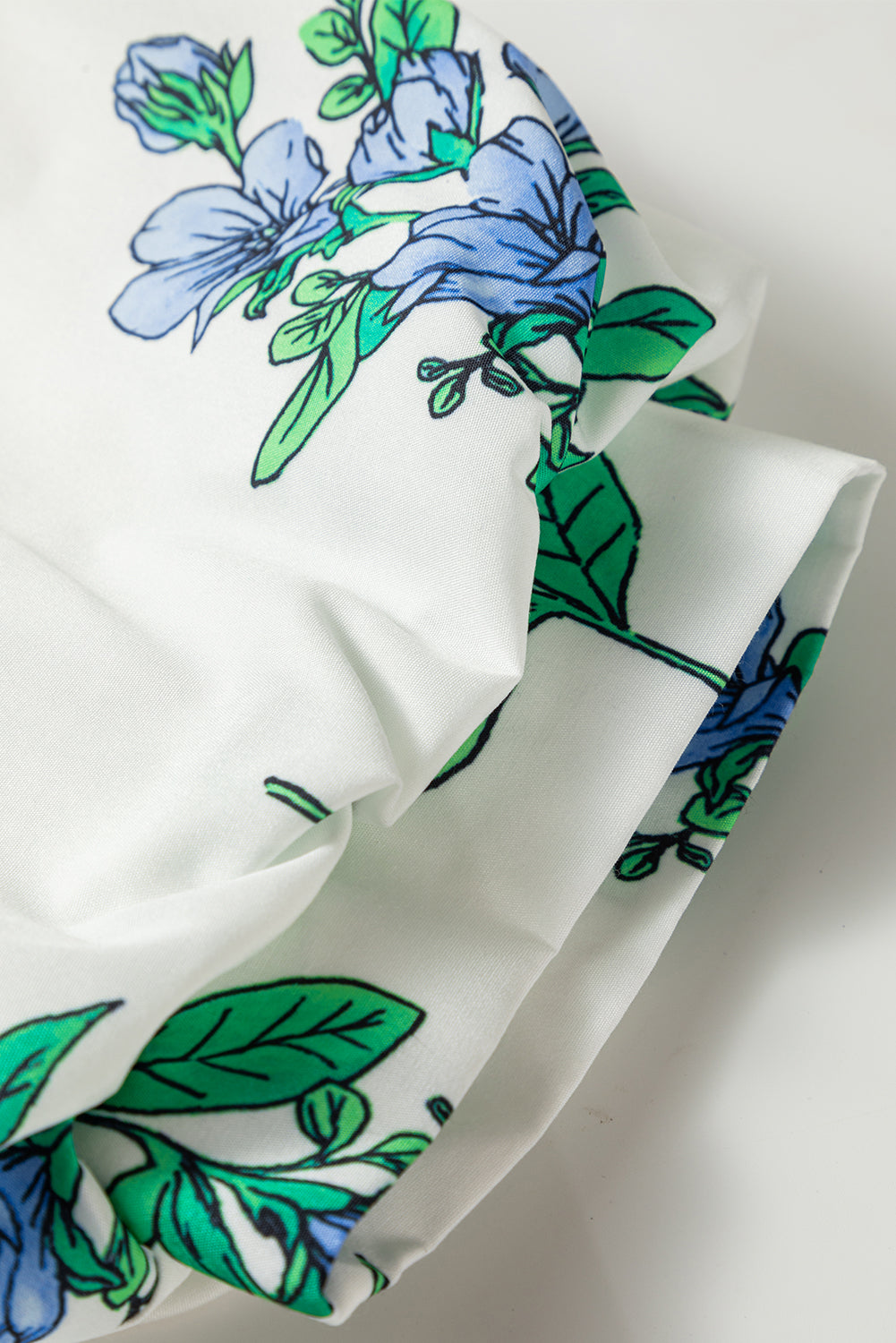 Floral Print Tie Neck Short Sleeve Blouse with Piping Trim